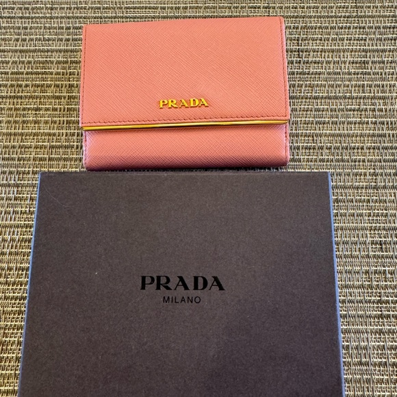 PRADA Full Inclusion NWOT Stunning Saffiano Leather and Gold Bar Wallet - Picture 2 of 11